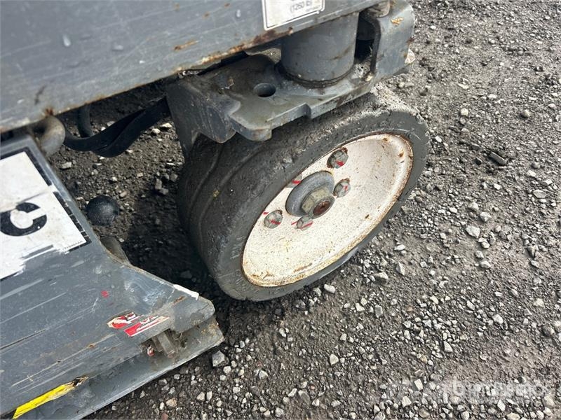 SkyJack SJIII3219 Šķerveida pacēlāji