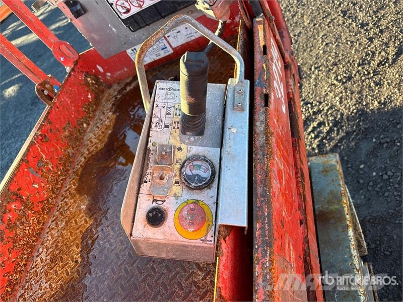 SkyJack SJIII3219 Scissor lifts
