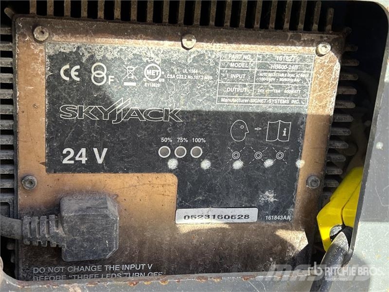 SkyJack SJIII3219 Ollós emelők
