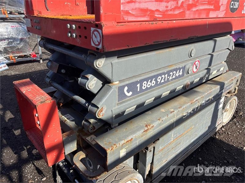 SkyJack SJIII3219 رافعات مقصية الشكل