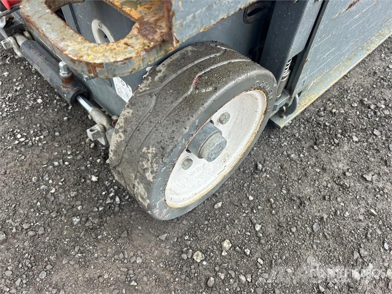 SkyJack SJIII3219 Käärtõstukid