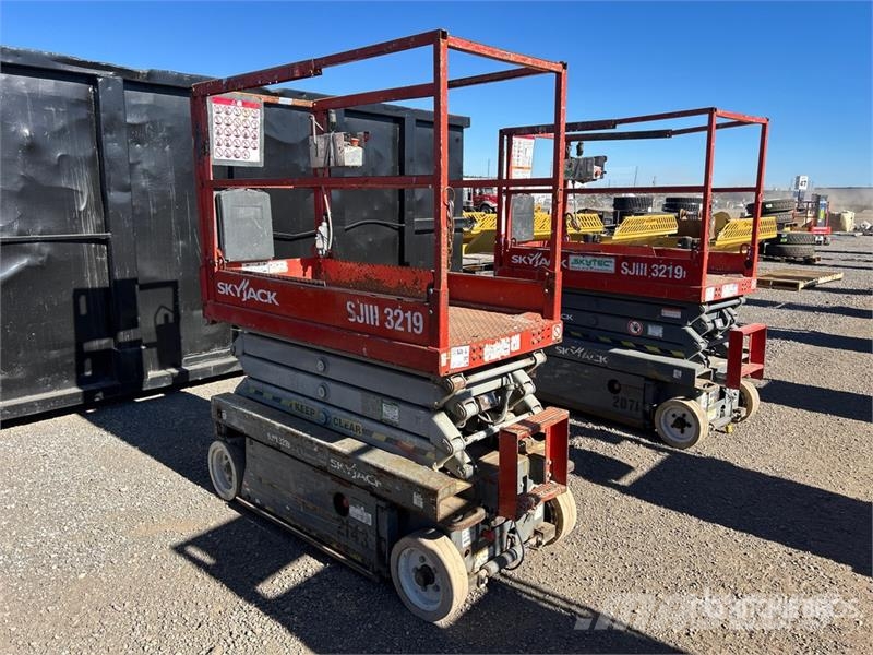 SkyJack SJIII3219 Ollós emelők