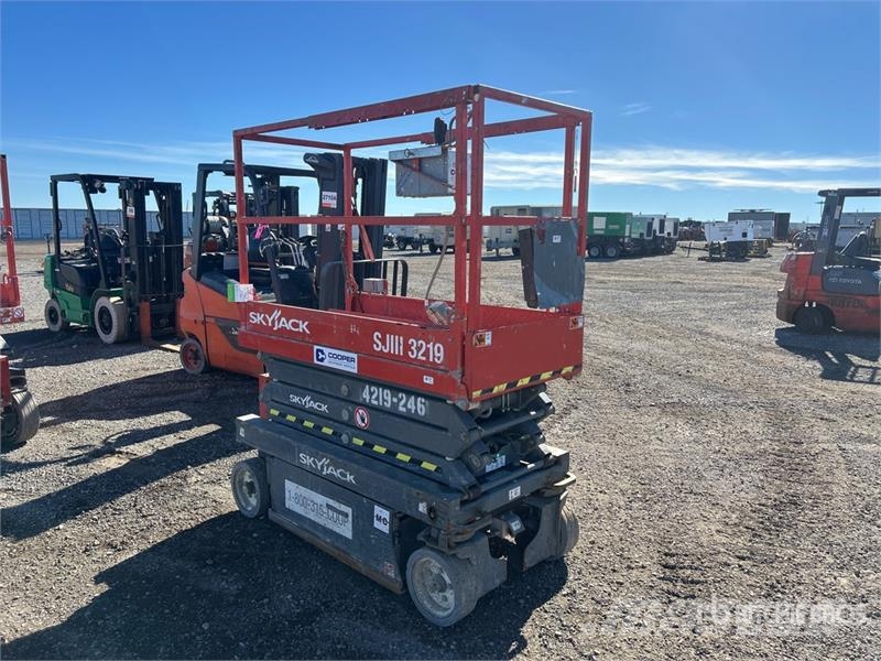 SkyJack SJIII3219 Šķerveida pacēlāji