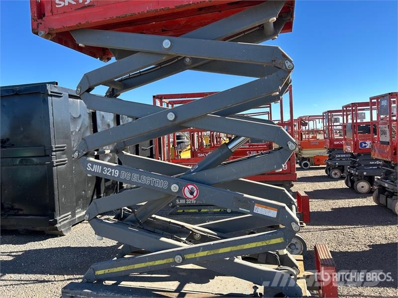 SkyJack SJIII3219 Ollós emelők
