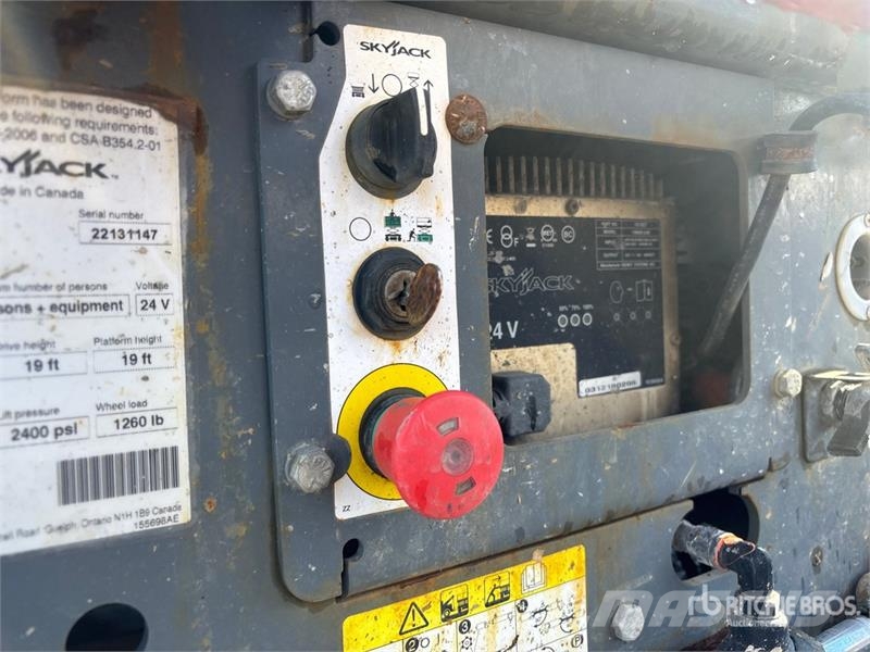 SkyJack SJIII3219 Šķerveida pacēlāji