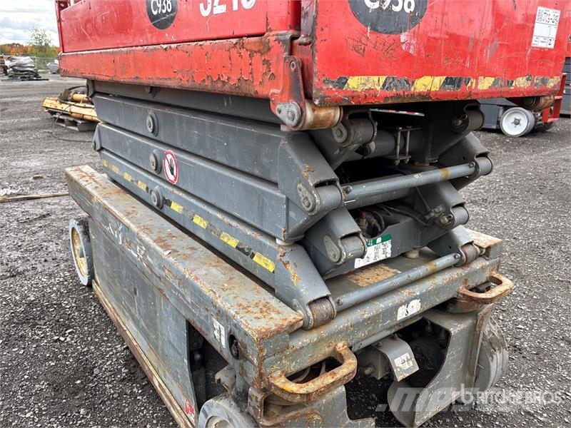SkyJack SJIII3219 رافعات مقصية الشكل