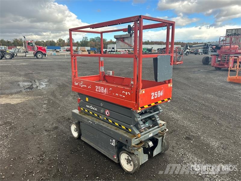 SkyJack SJIII3219 Käärtõstukid