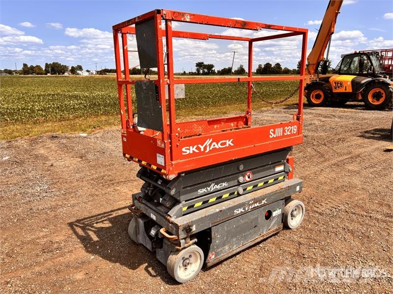 SkyJack SJIII3219 Scissor lifts