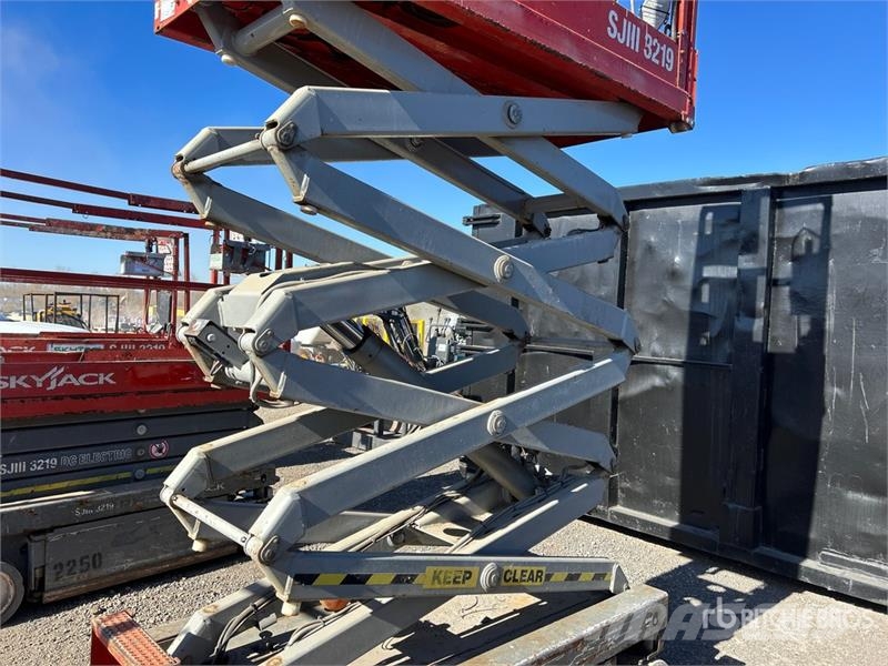 SkyJack SJIII3219 Ollós emelők