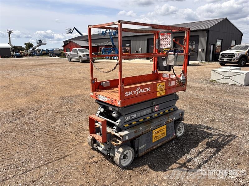 SkyJack SJIII3219 Scissor lifts