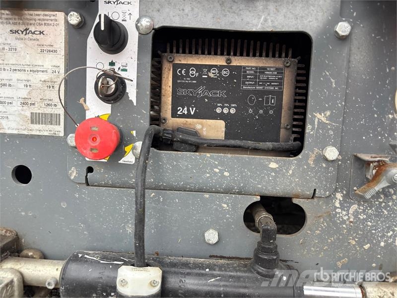 SkyJack SJIII3219 Šķerveida pacēlāji