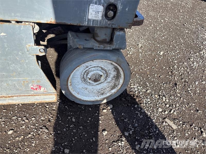 SkyJack SJIII3219 Šķerveida pacēlāji