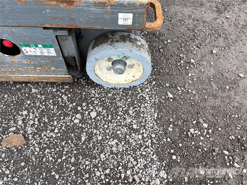 SkyJack SJIII3219 رافعات مقصية الشكل