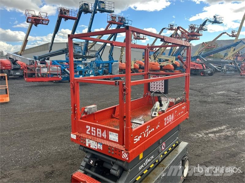 SkyJack SJIII3219 Käärtõstukid