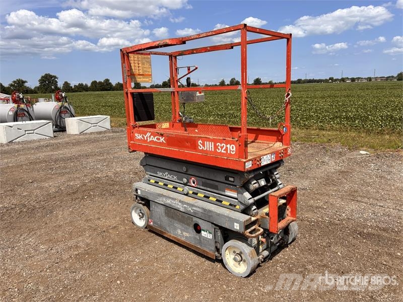SkyJack SJIII3219 Scissor lifts