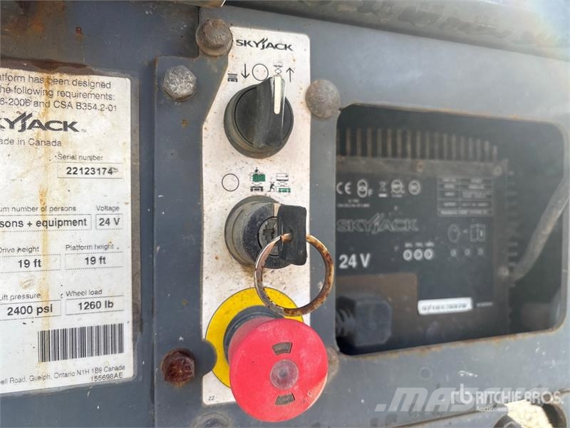 SkyJack SJIII3219 Šķerveida pacēlāji