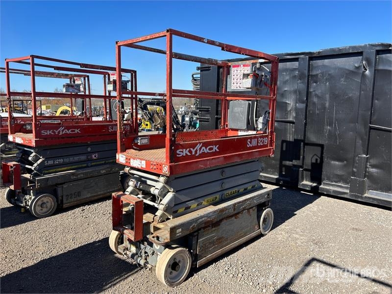 SkyJack SJIII3219 Ollós emelők