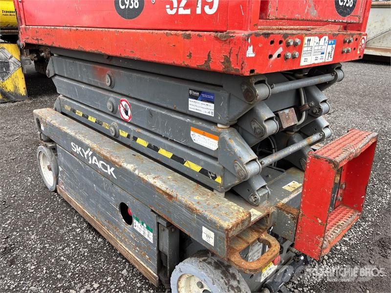 SkyJack SJIII3219 رافعات مقصية الشكل