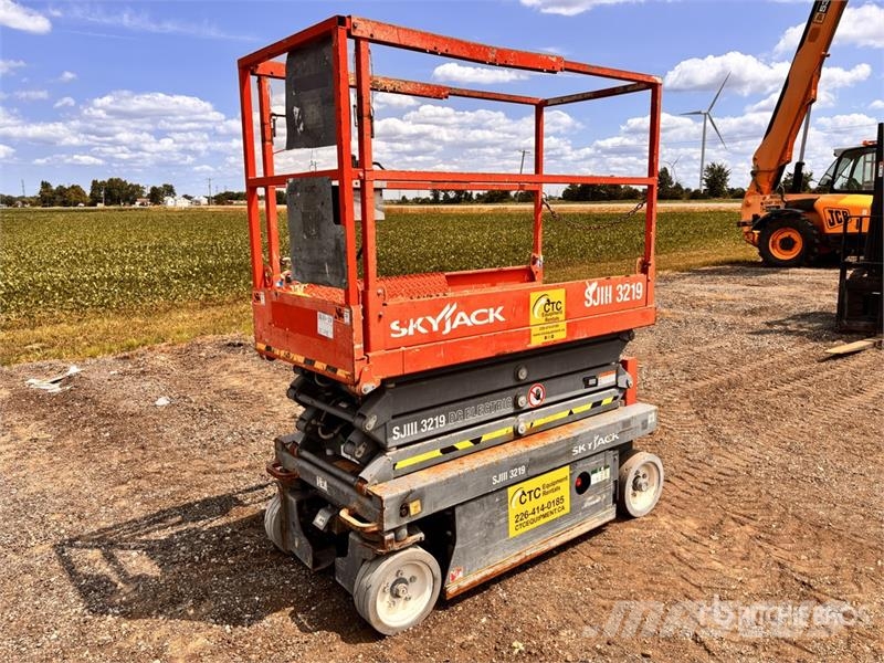 SkyJack SJIII3219 Scissor lifts