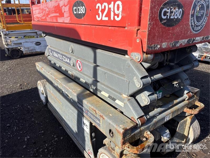SkyJack SJIII3219 رافعات مقصية الشكل