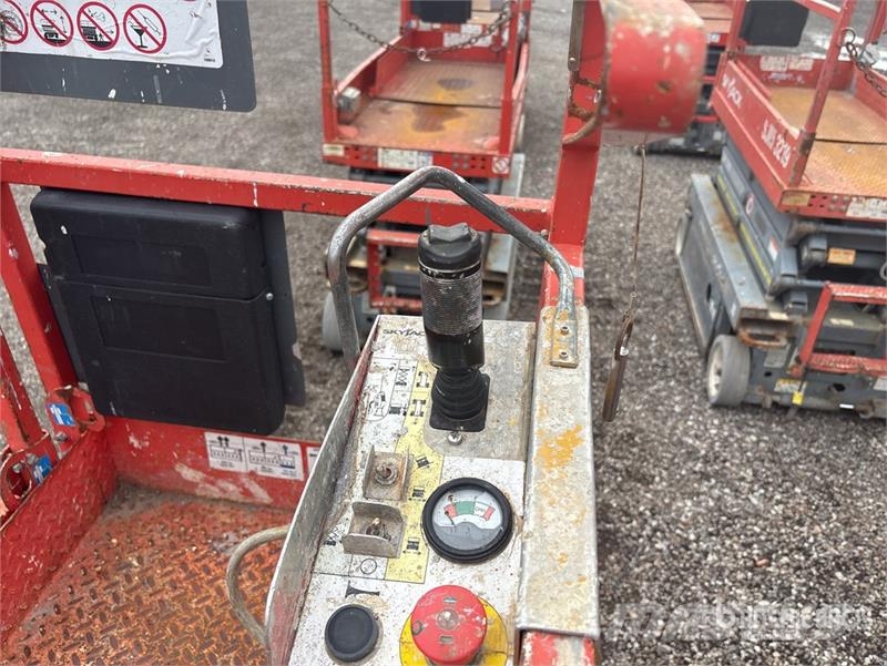 SkyJack SJIII3219 Scissor lifts