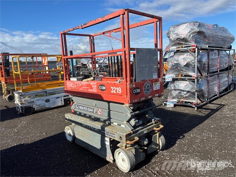 SkyJack SJIII3219 رافعات مقصية الشكل