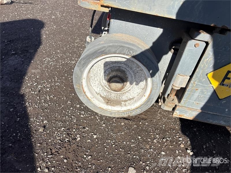 SkyJack SJIII3219 Šķerveida pacēlāji