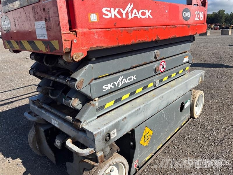 SkyJack SJIII3219 Scissor lifts