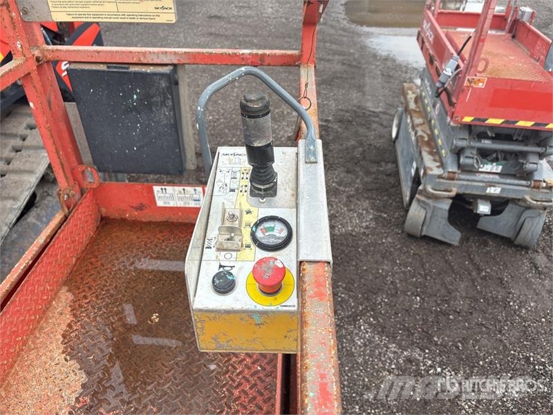 SkyJack SJIII3219 Scissor lifts