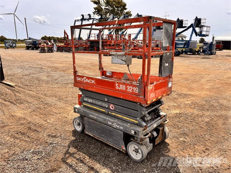 SkyJack SJIII3219 Scissor lifts