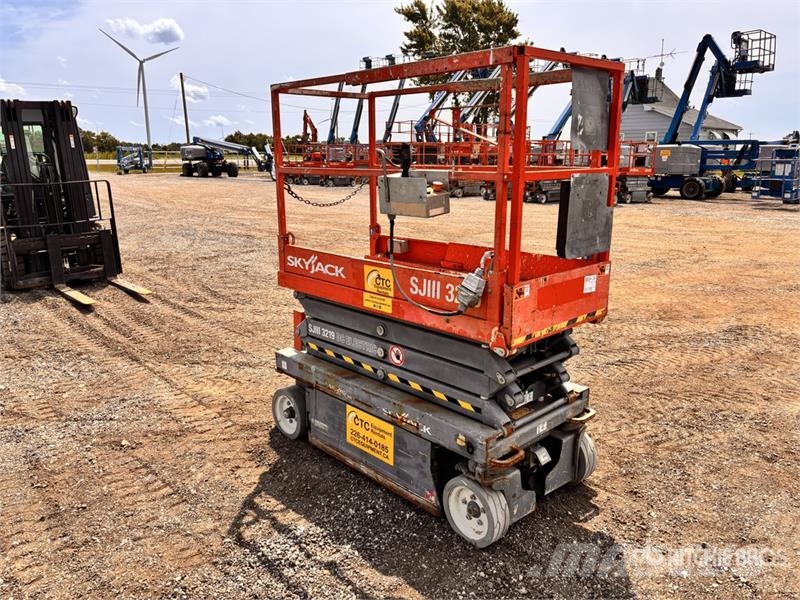 SkyJack SJIII3219 Scissor lifts