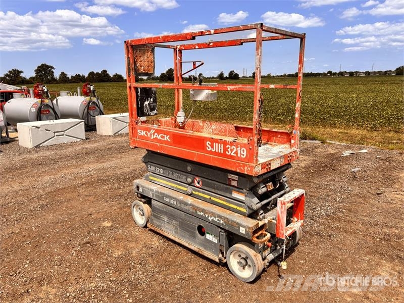 SkyJack SJIII3219 Scissor lifts