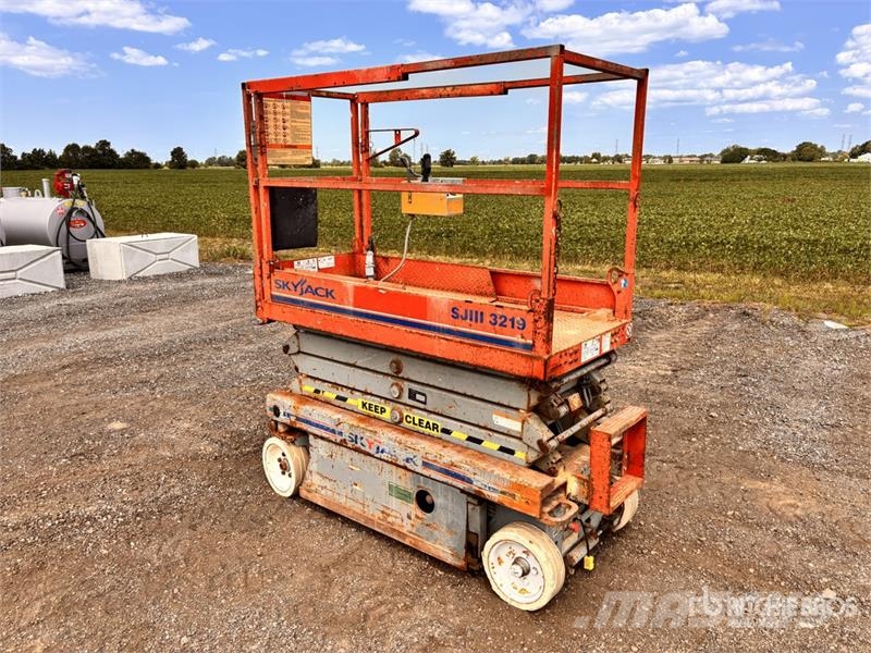SkyJack SJIII3219 Scissor lifts