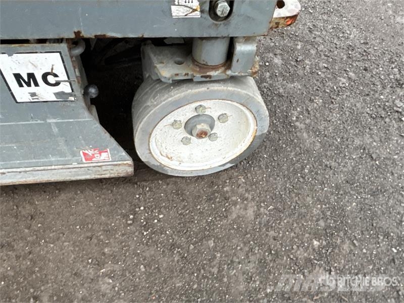 SkyJack SJIII3219 Šķerveida pacēlāji