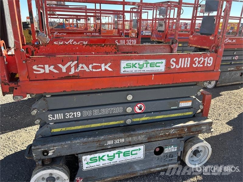SkyJack SJIII3219 Ollós emelők