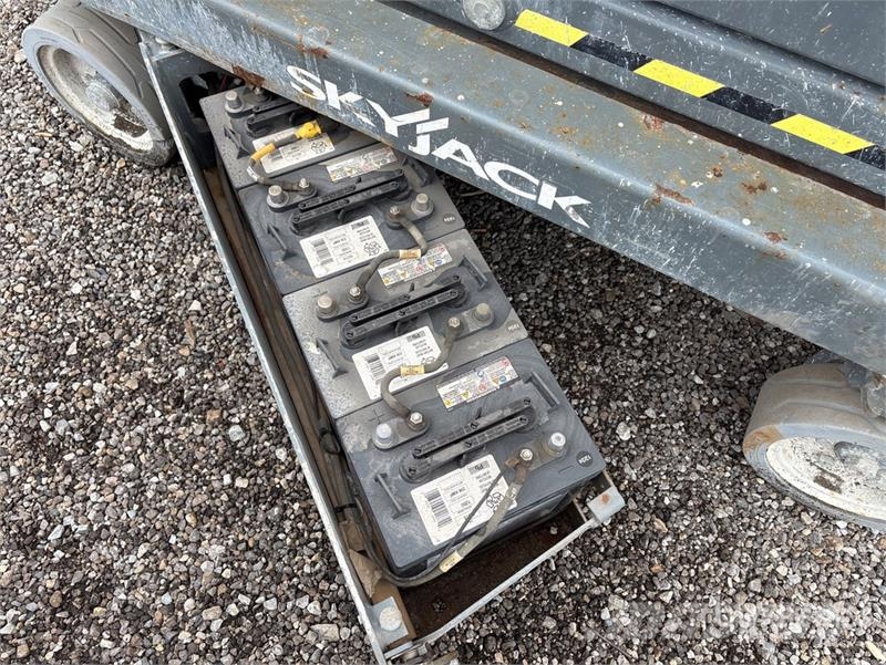 SkyJack SJIII3219 Scissor lifts