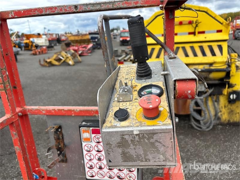 SkyJack SJIII3219 رافعات مقصية الشكل