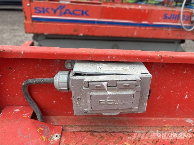 SkyJack SJIII3219 Scissor lifts