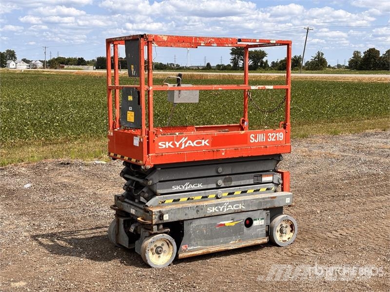 SkyJack SJIII3219 Scissor lifts