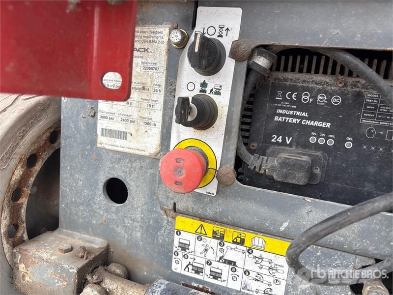 SkyJack SJIII3219 Šķerveida pacēlāji
