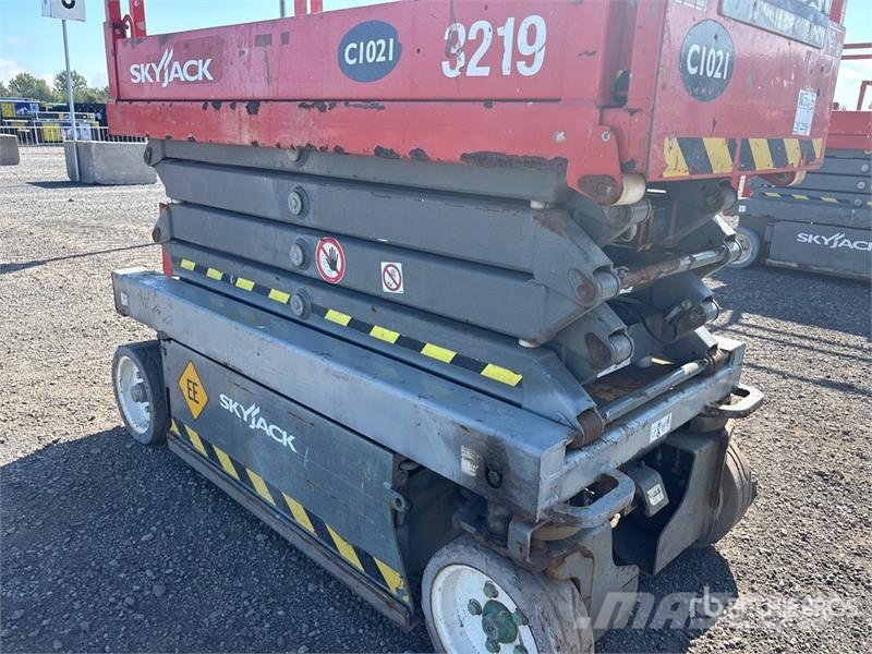 SkyJack SJIII3219 Scissor lifts