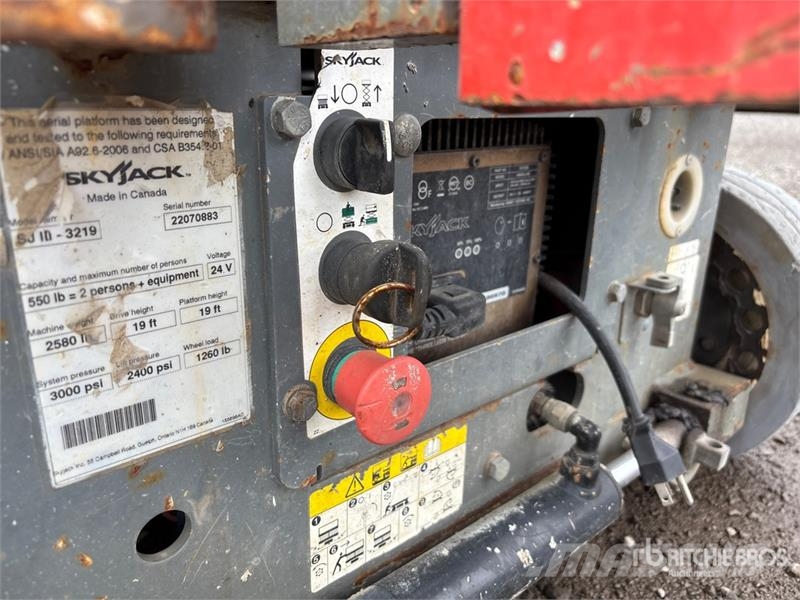 SkyJack SJIII3219 رافعات مقصية الشكل