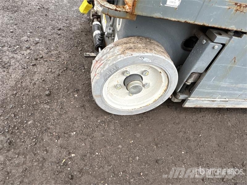 SkyJack SJIII3219 Šķerveida pacēlāji