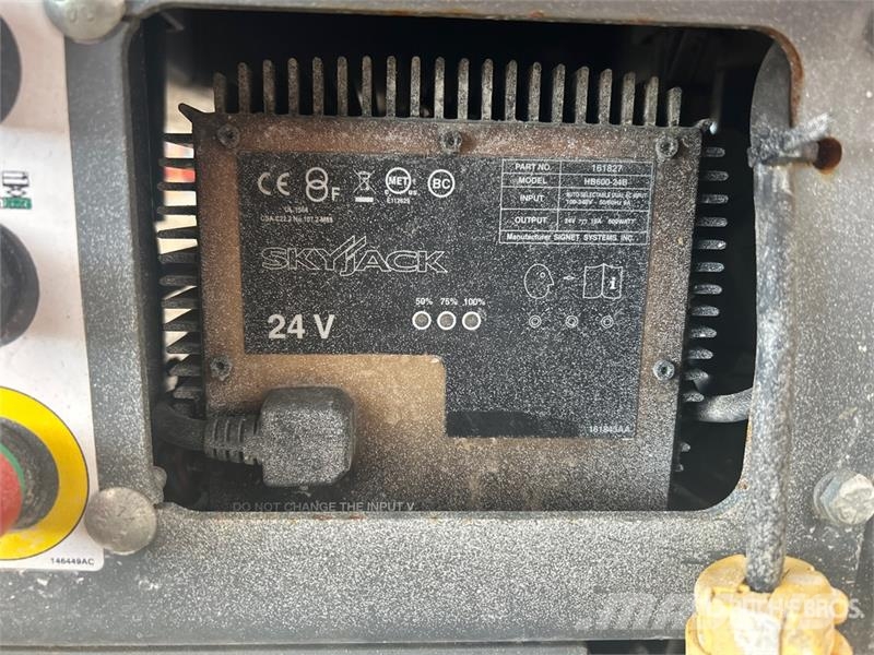 SkyJack SJIII3219 Šķerveida pacēlāji