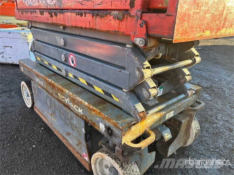 SkyJack SJIII3219 Scissor lifts