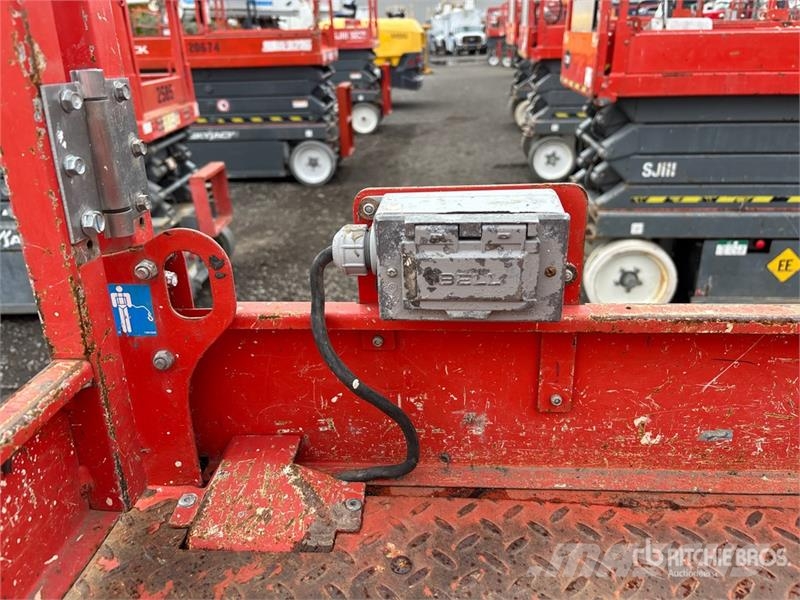 SkyJack SJIII3219 رافعات مقصية الشكل