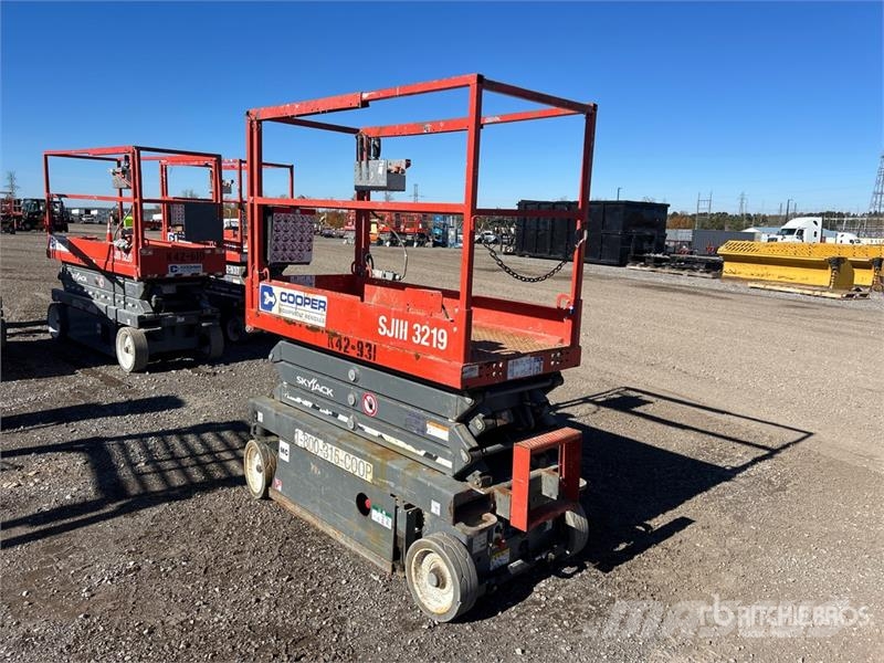 SkyJack SJIII3219 Šķerveida pacēlāji