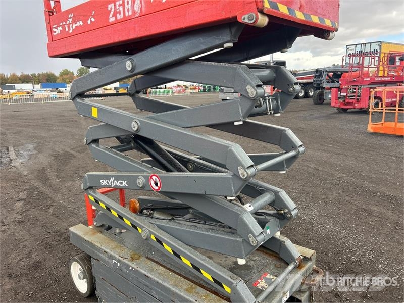 SkyJack SJIII3219 Käärtõstukid