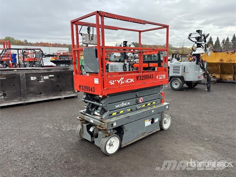 SkyJack SJIII3219 Šķerveida pacēlāji