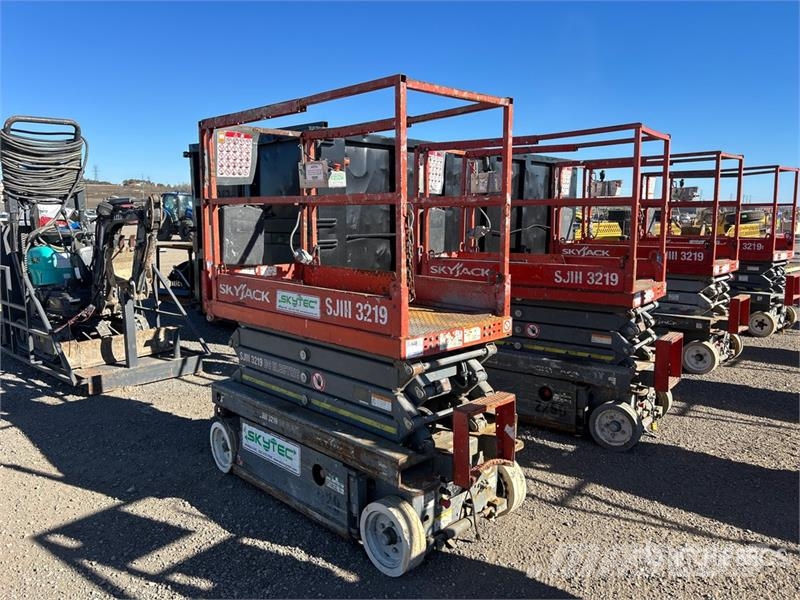 SkyJack SJIII3219 Ollós emelők